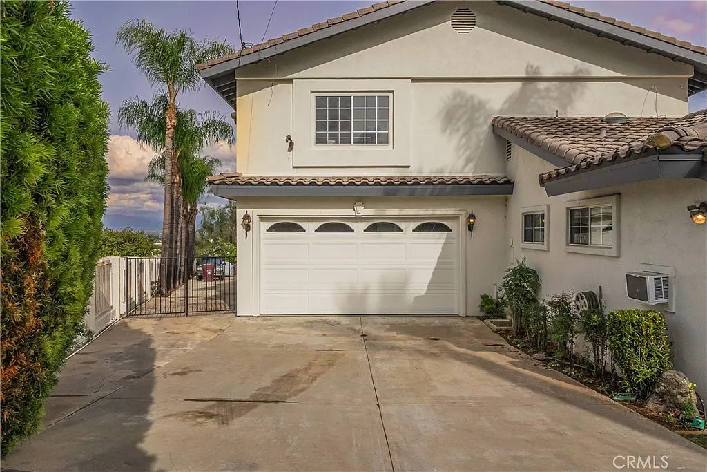 4 bed, 2100 sqft, $3,000 — Photo 2