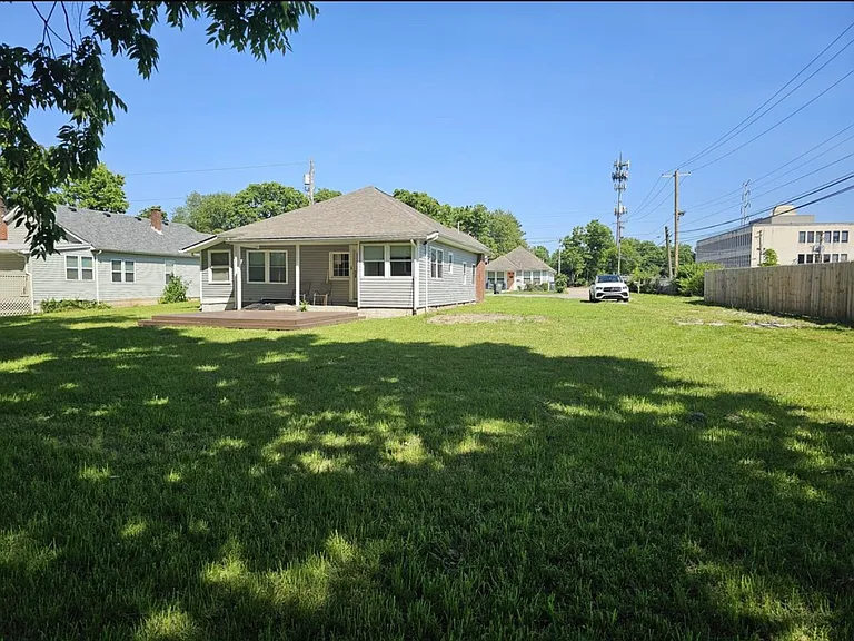 1323 Camden Ave — Photo 14