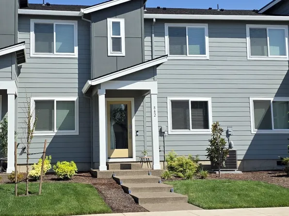 842 Sifuentez Ct, Woodburn, OR 97071