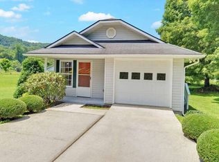 73 Valley View Manor Dr, Andrews, NC 28901