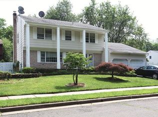 8 Heritage Dr, Edison, NJ