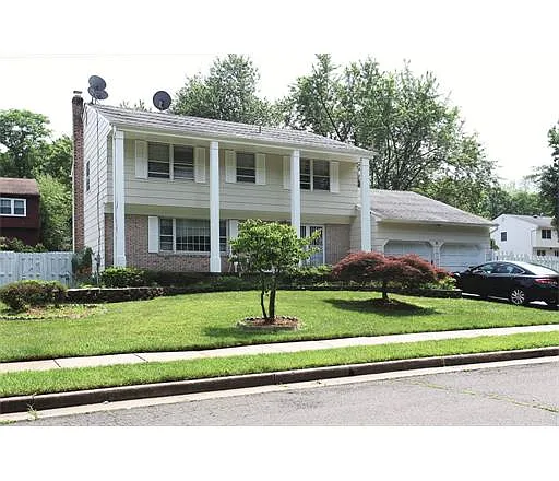 8 Heritage Dr photo 1