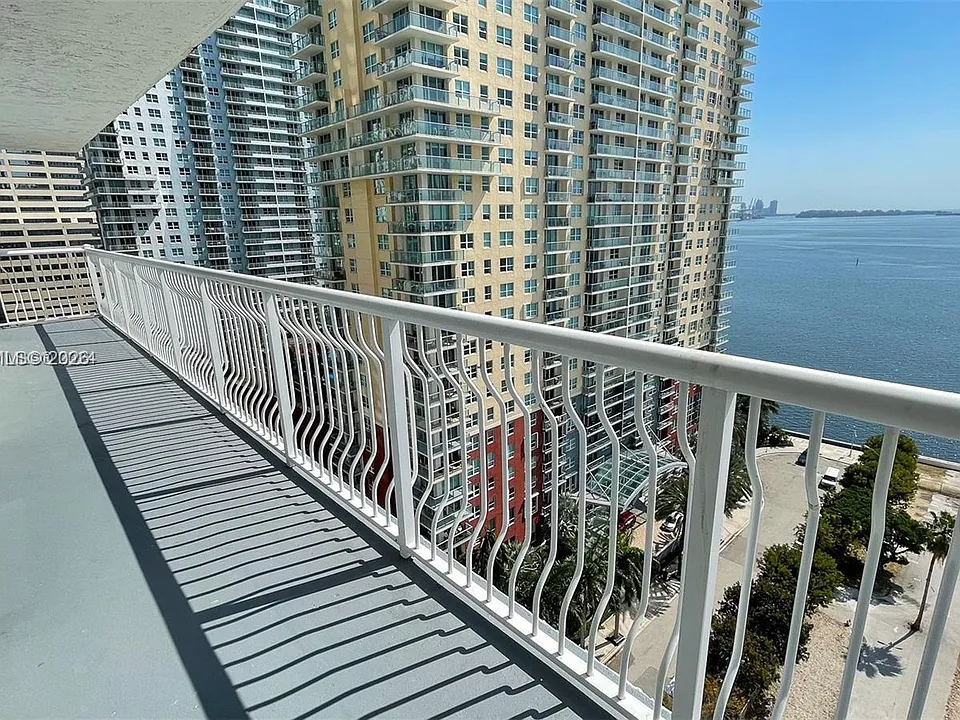 1200 Brickell Bay Dr #1702