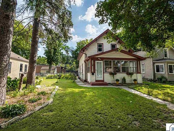 3rd image of 521 Park Ln