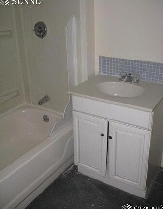 5th image of 16 Clinton St #B