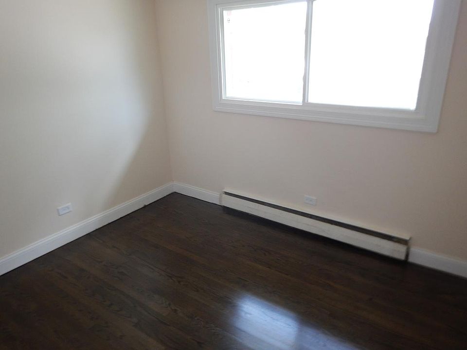 1st image of 3880 Ivanhoe Ct APT B