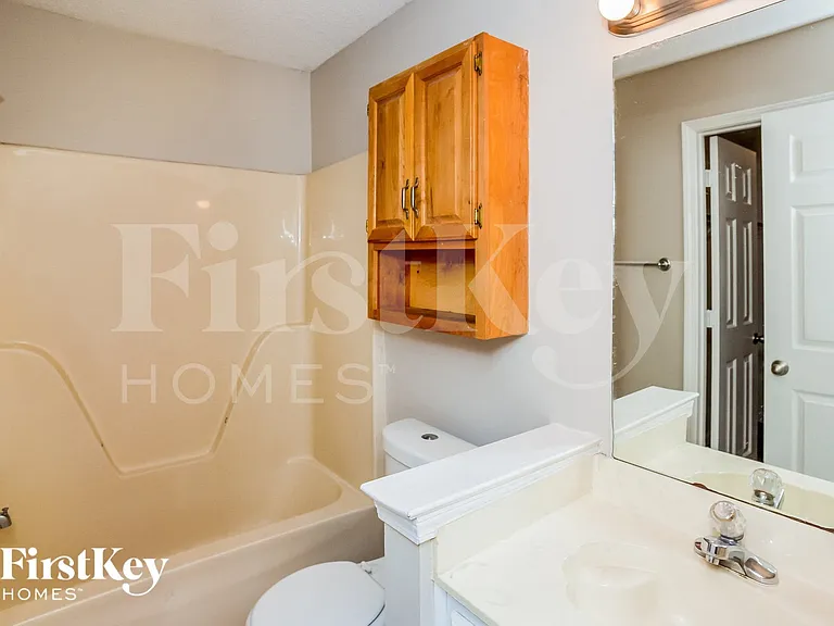 4668 Amanda Oaks Cir S — Photo 10