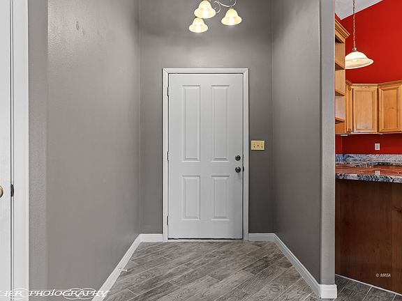 4th image of 938 Jensen Dr