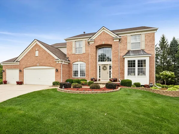 8 Orchid Ct, Streamwood, IL 60107