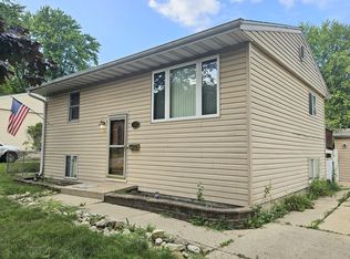 406 Singapore Ln, Carpentersville, IL