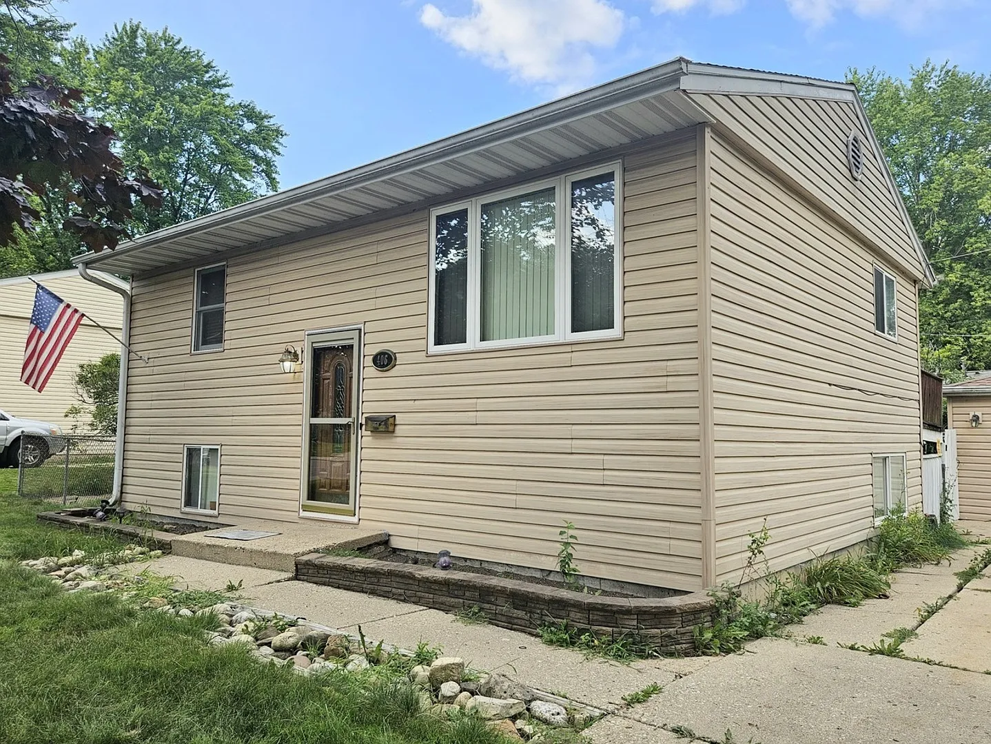 406 Singapore Ln photo 1