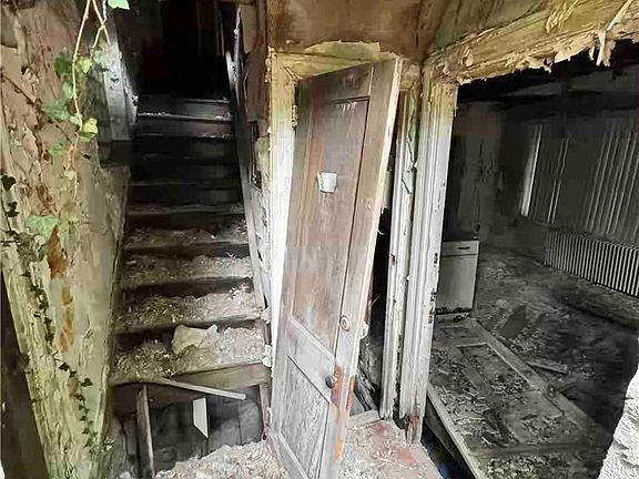 5th image of 717 Hill Ave