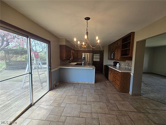 3rd image of 2000 Shady Ln