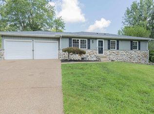 711 Carole Pl, Newburgh, IN 47630