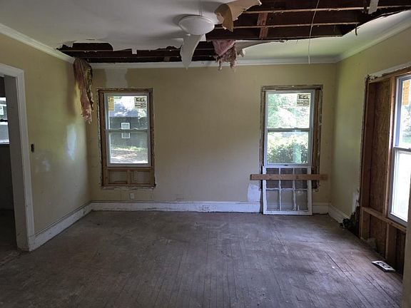 5th image of 959 Gaston St SW