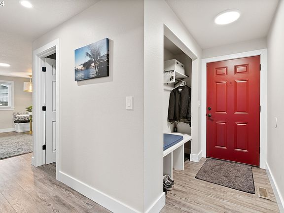 3rd image of 2635 SE Aspen Ct