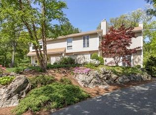 101 Locust St, Burlington, MA 01803