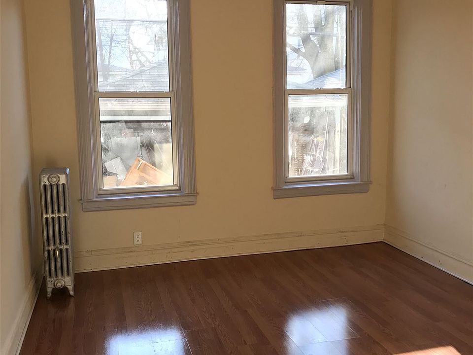 2nd image of 1556 E 34th St