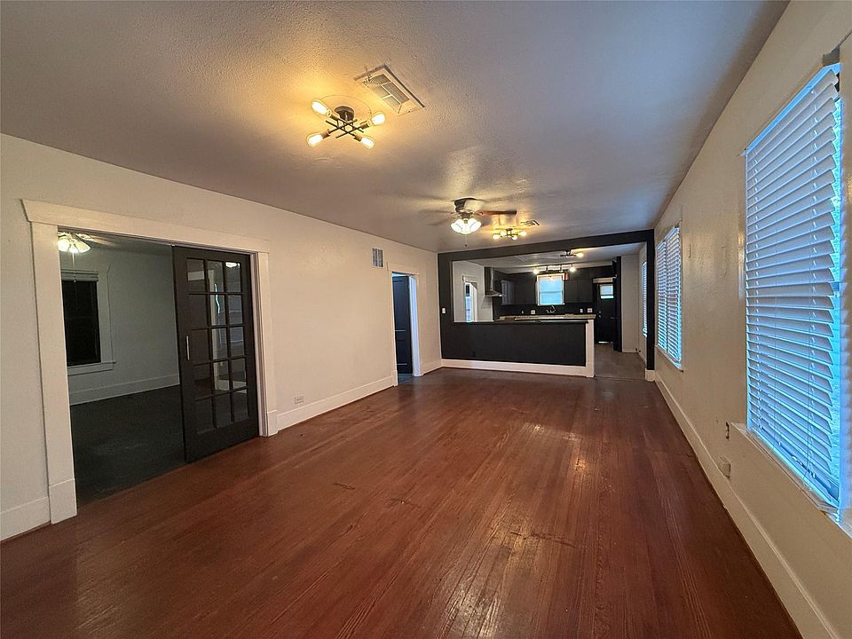 2nd image of 544 W 28th St