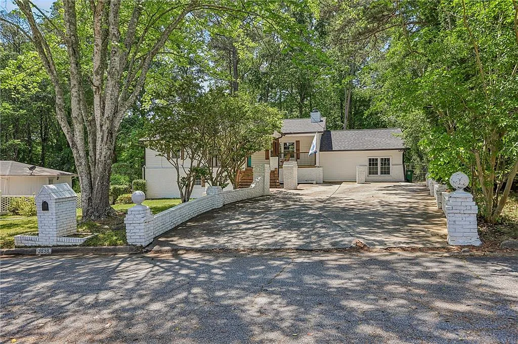 5 bed, 3.5 bath, 3168 sqft, $3,300 — Photo 2
