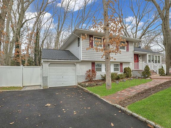 2nd image of 2 Berrywood Dr