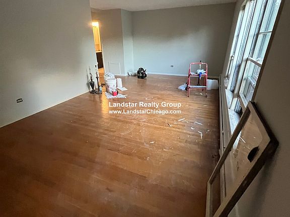 2nd image of 541 Hinman Ave APT B1