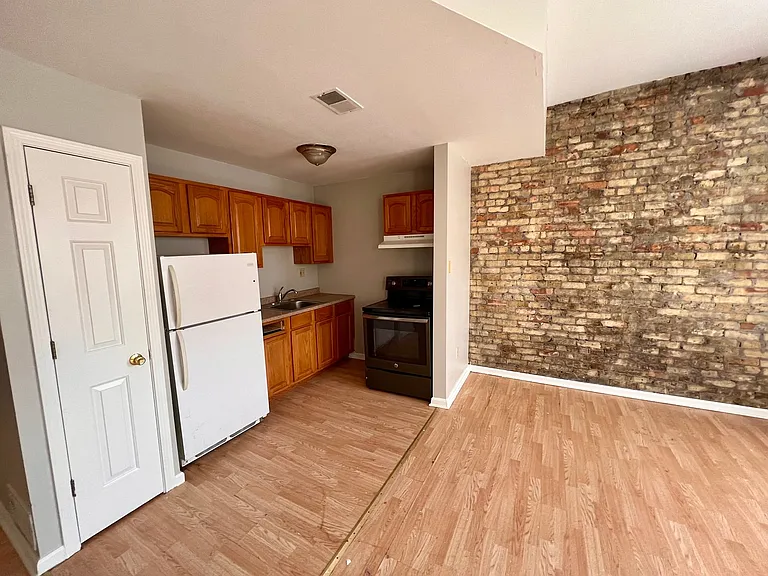 1718-34 E Lafayette Pl — Photo 45