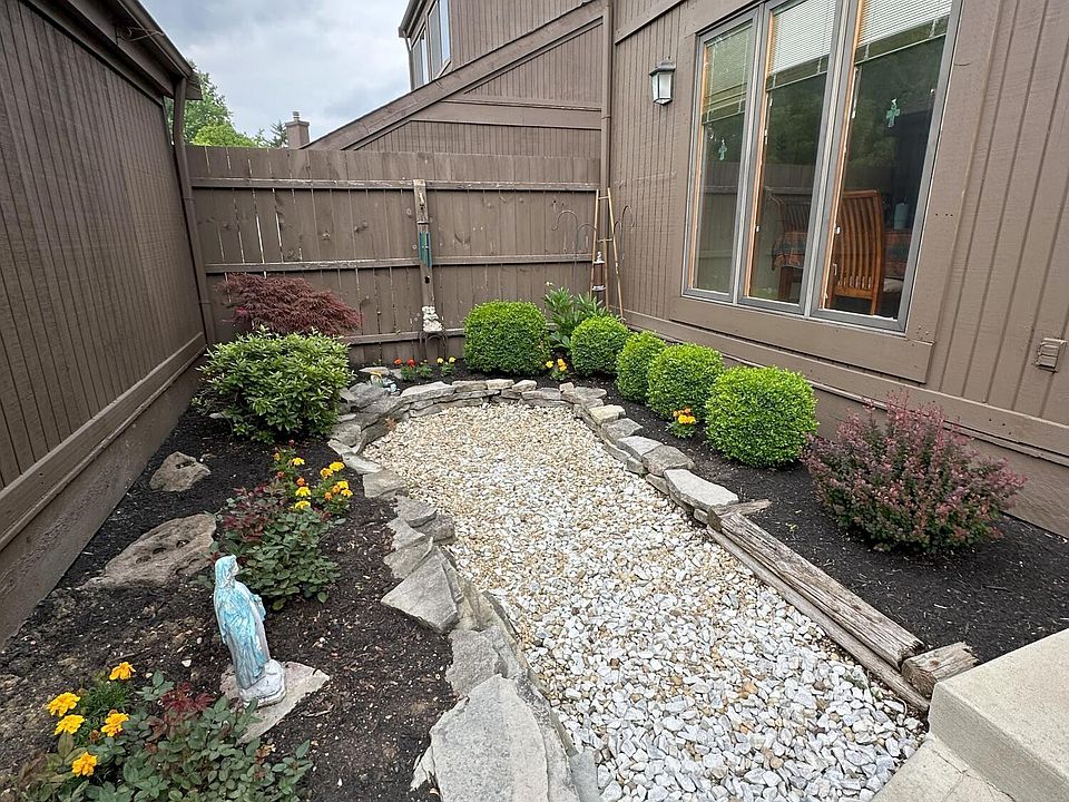 2nd image of 2121 Brookhurst Ave #C