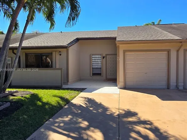 5 Rogart Cir, Boynton Beach, FL 33426