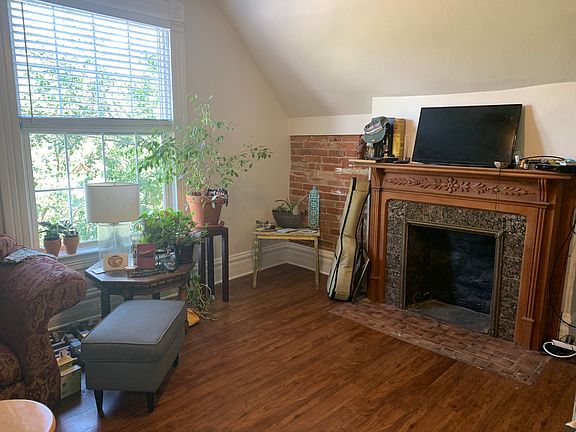 3rd image of 106 S Pennsylvania St APT 2