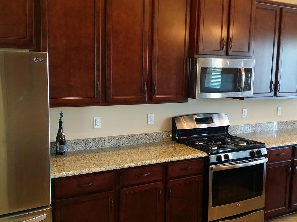 1st image of 620 Howland Dr