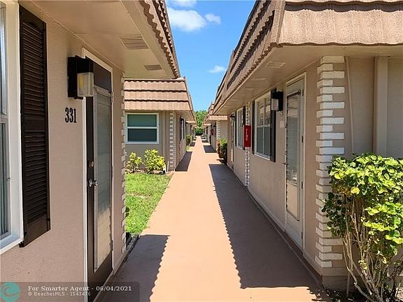 3rd image of 330 Seville Blvd #330