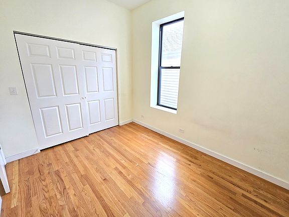 4th image of 2820 S Emerald Ave Unit 2