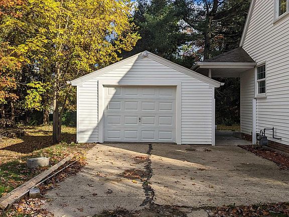 3rd image of 54190 27th St