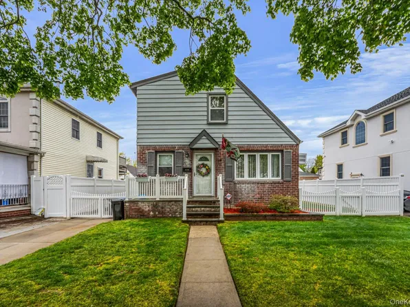 7942 264th Street, Glen Oaks, NY 11004