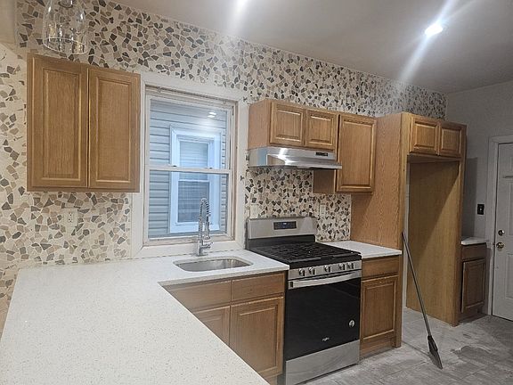 3rd image of 192 N 11th St Floor 2