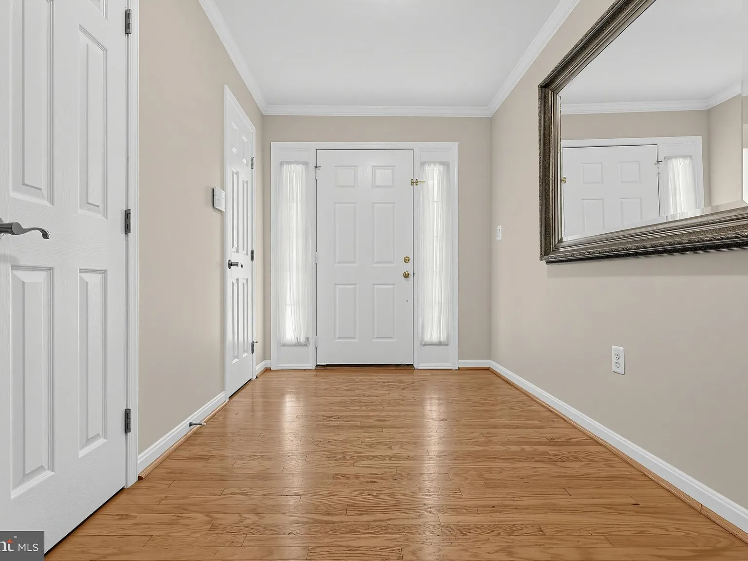 3 bed, 4.0 bath, 2176 sqft, $3,500 — Photo 2