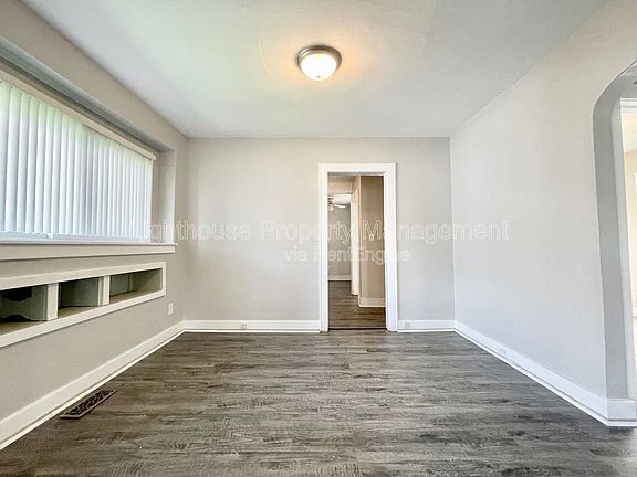 4th image of 146 Lawrence St NE