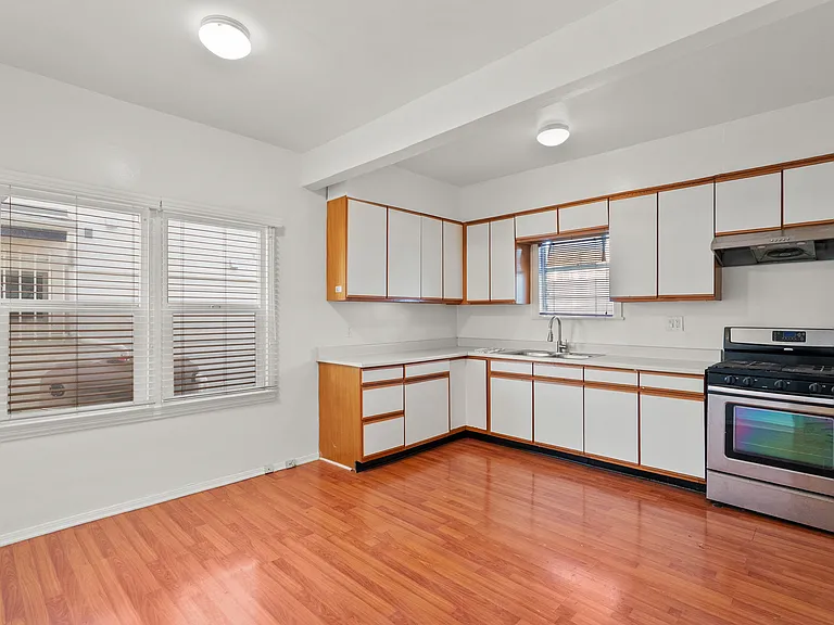 1322 S Van Ness Ave #1 — Photo 6