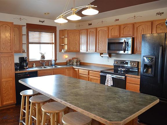 3rd image of 900 Dimaggio Dr