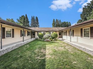 7373 Grove Dr, Jenison, MI 49428