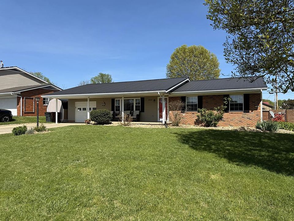 1st image of 2235 Woodcrest Dr