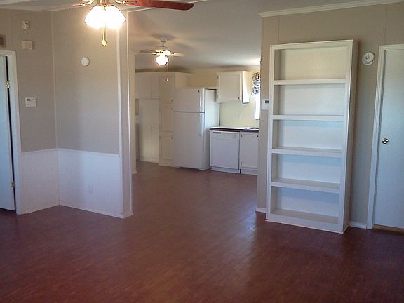 4th image of 4851 Oak Lake Dr