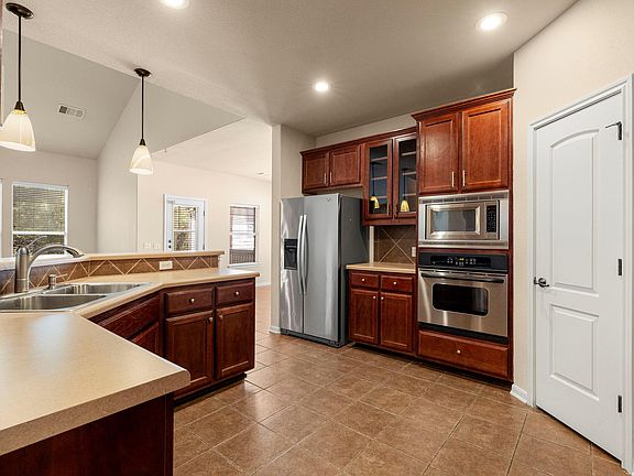 5th image of 281 Kensington Ln