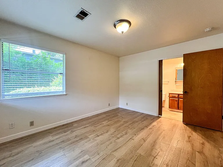 2224-2252 W Clay St — Photo 17