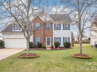 3943 Huntmeadow Dr, Charlotte, NC 28269