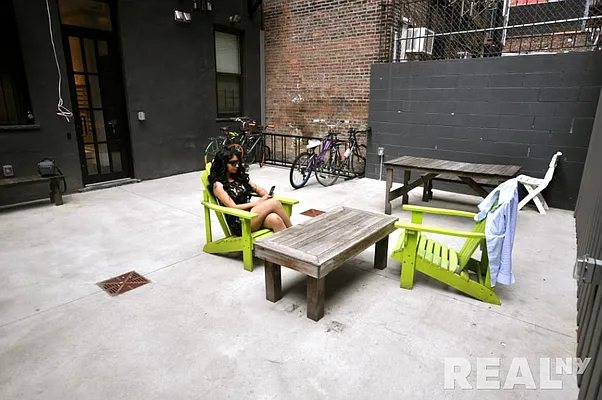 Rented by REAL New York | media 24