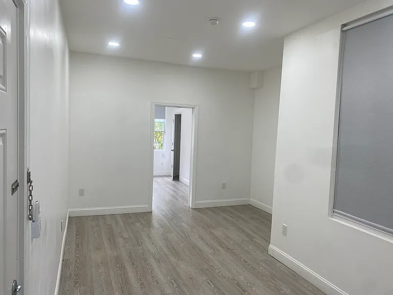 188 Manhattan Ave — Photo 10