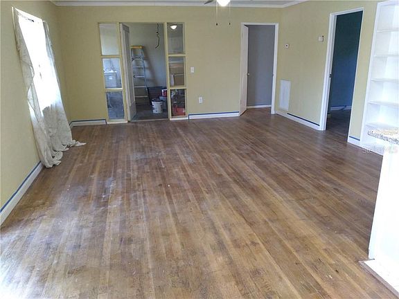 5th image of 221 S Edwards Ave