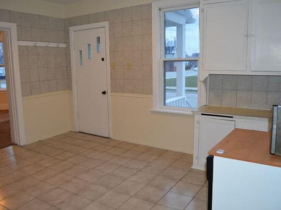 5th image of 2430 S 8th St